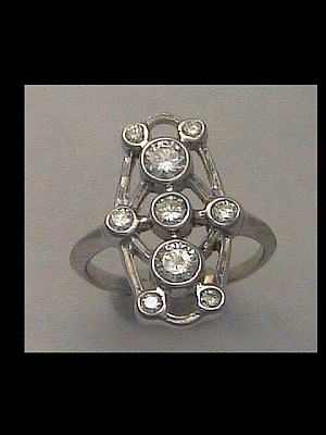 Antique style ring